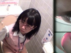 japanese-teen-pees-on-cam