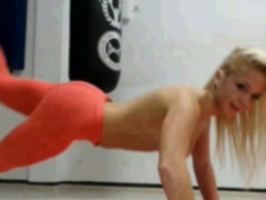 gorgeous-blonde-masturbating-at-the-gym