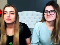 amateur-lesbians-tying-on-webcam